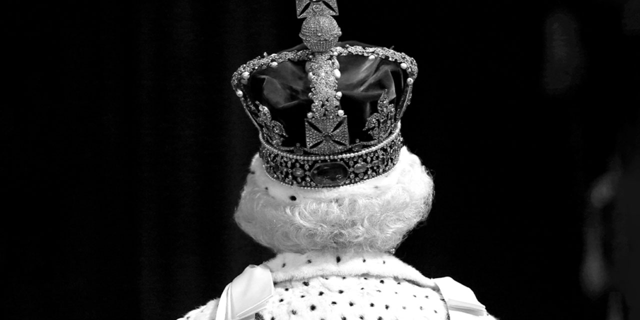 İngiltere Kraliçesi 2. Elizabeth'in 60 yıl nedimeliğini yapan kişi ırkçılık sebebiyle  istifa etti