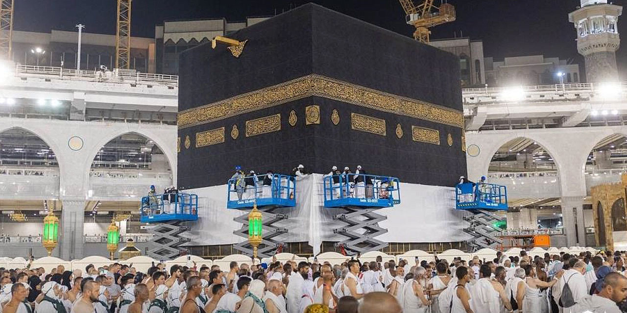 Kabe'nin örtüsü, 3 metre yukarı kaldırıldı