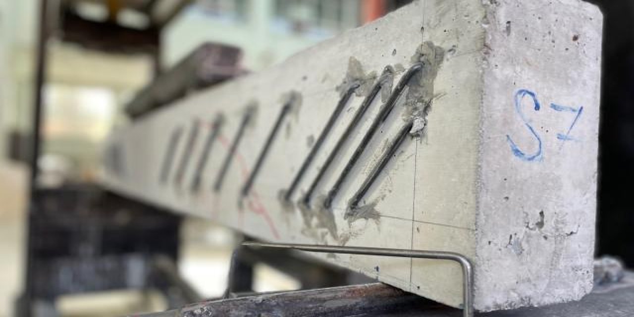 Dünyada bir ilk: Hasarlı binalar için 'çelik dikiş' yöntemi