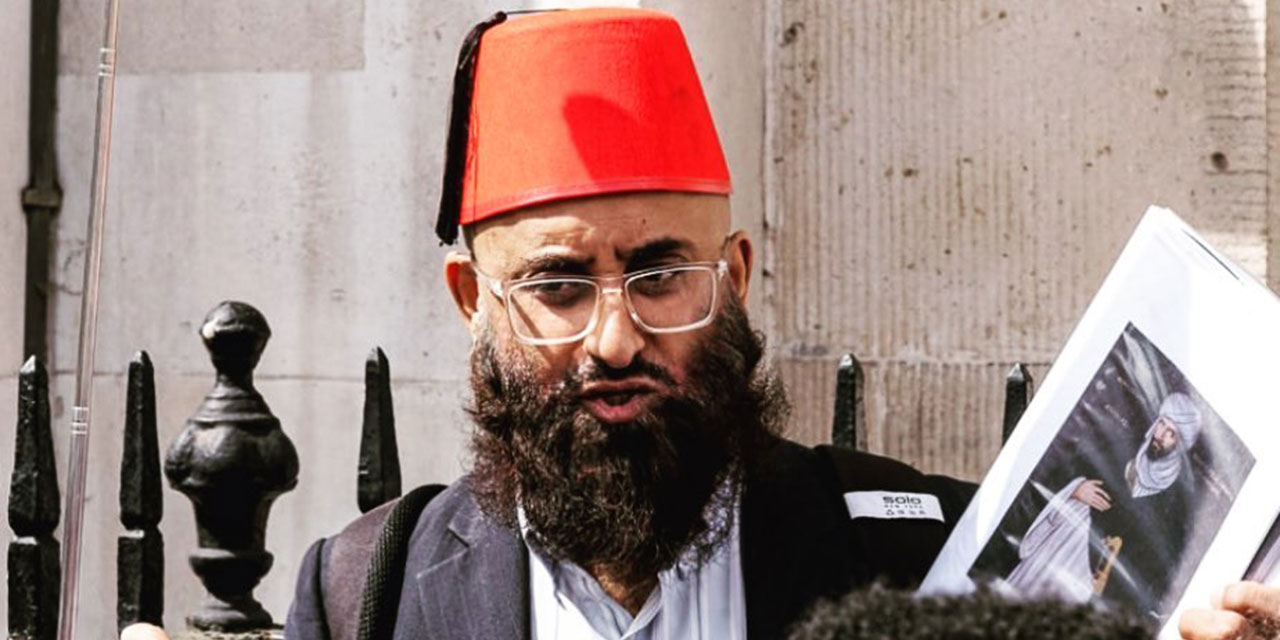 İslam'ı seçtiği için ölümle tehdit edilen Hindu rehber, İngiltere'de Müslümanların tarihini anlatıyor