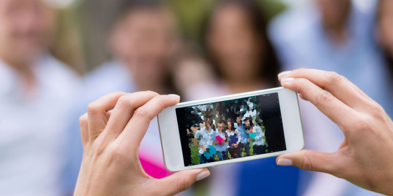İyi misiniz? Dini telkinde bulunan bile, eşinin fotoğraflarını paylaşıyor!