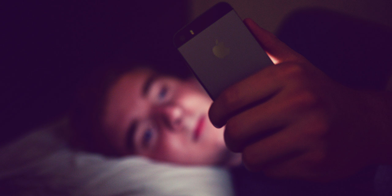 Telefona çok uzun süre bakanlar dikkat! Yaşlanma süreci hızlanıyor