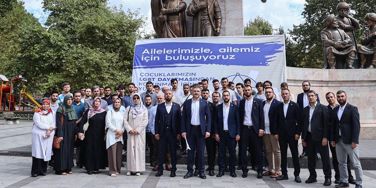 İstanbul'da STK'lerden 'Aileni ve neslini koru, sapkınlığa dur de' mitingi