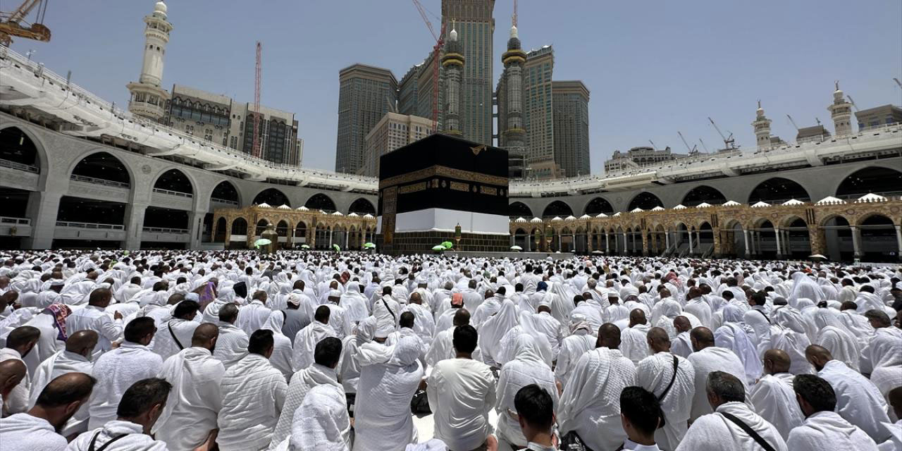 Mescid-i Haram'da cuma namazı