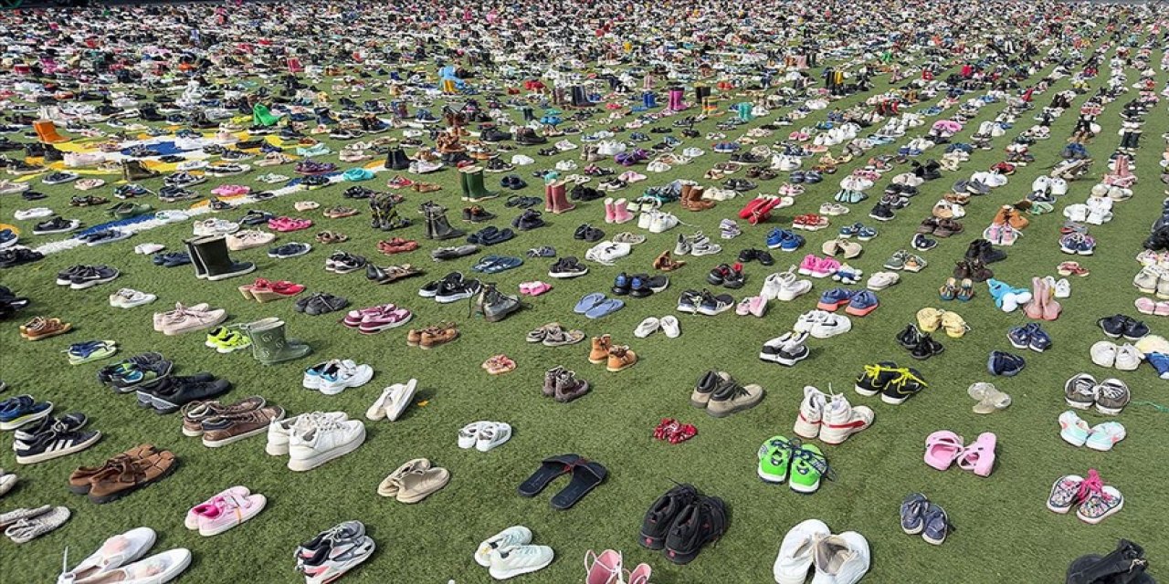 Hollanda'da, israilin öldürdüğü Filistinli çocuklar için 16 bin çift ayakkabı etkinliği