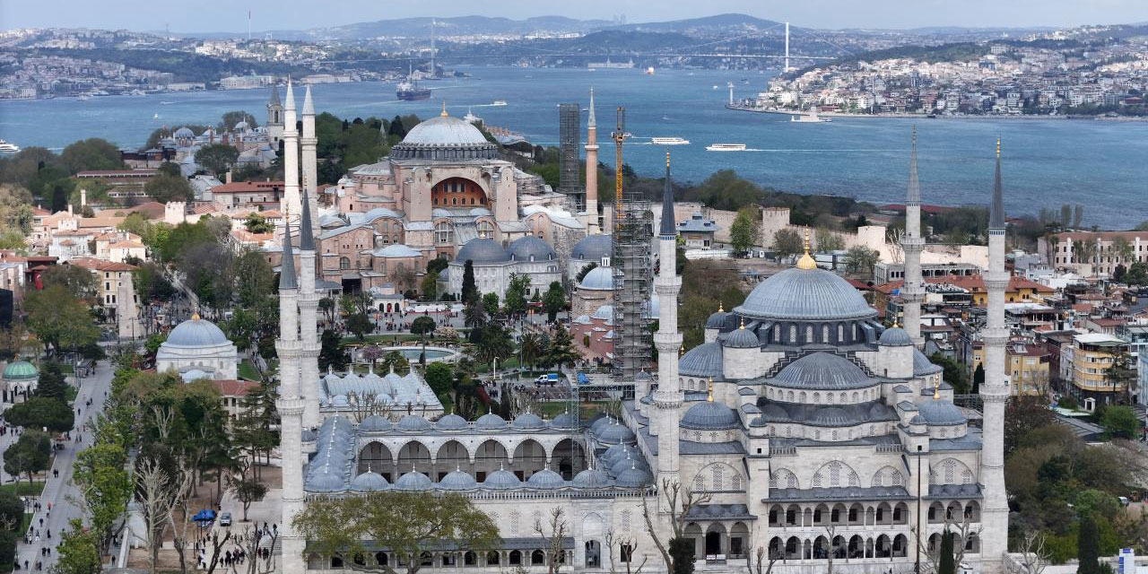 İstanbul’un Selatin Camileri: Altı minareli Sultanahmet