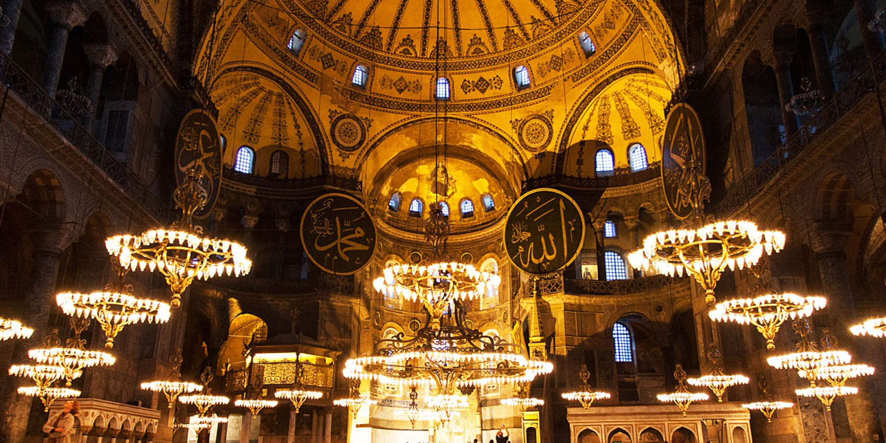 Müzeden camiye dönüşen Ayasofya'yı 5 senede 40 milyon kişi ziyaret etti