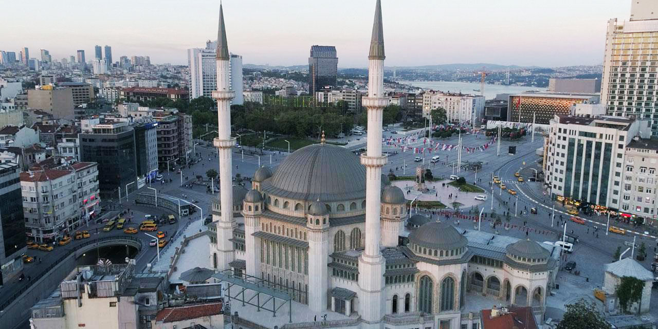 İbadete açıldığı günden bu yana Taksim Camisi'nde 17 kişi Müslüman oldu