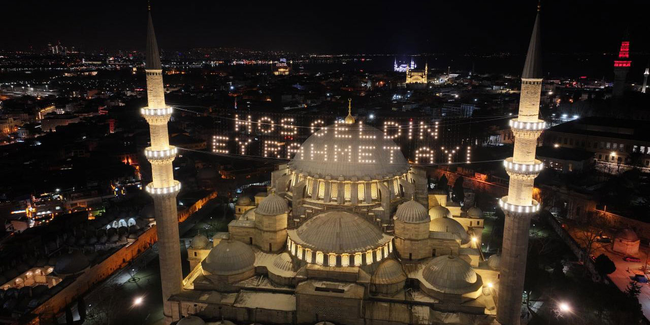 Ramazan süsleri mahyalar, camilere asılmaya başlandı