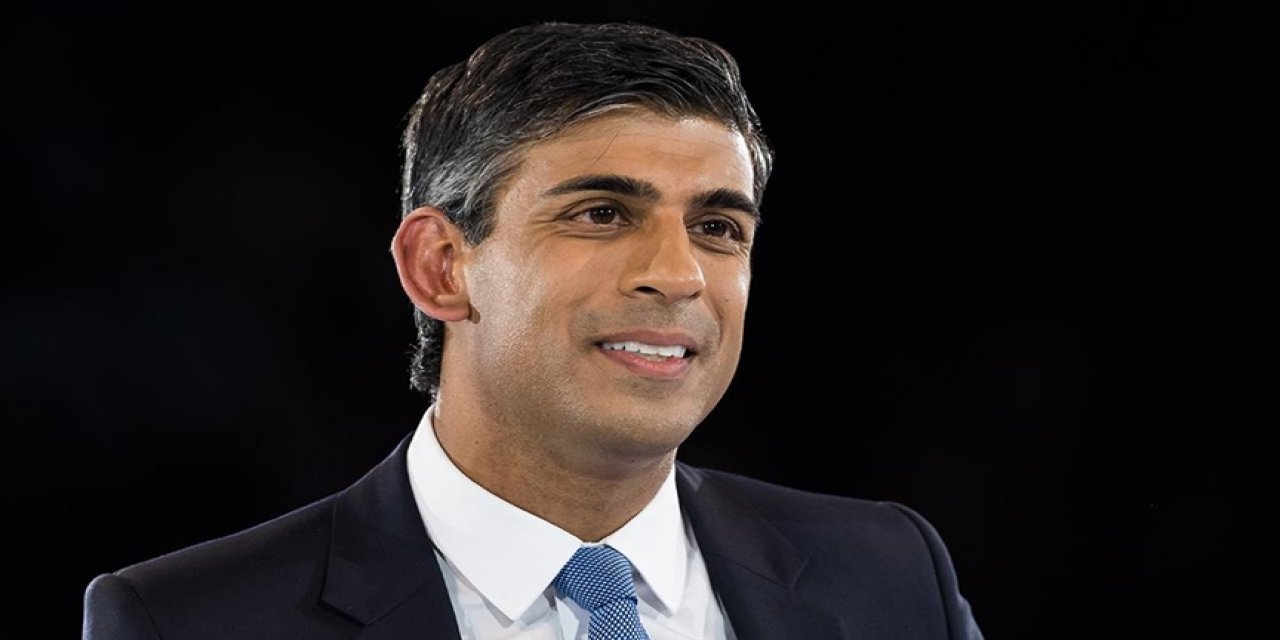 İngiltere'de Hint kökenli Rishi Sunak etnik azınlıktan gelen ilk başbakan oldu