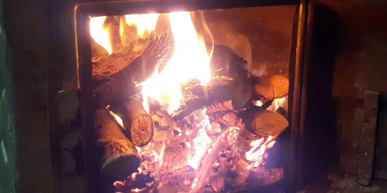 Kars'ta soğuk havanın ardından sobalar yanmaya başladı