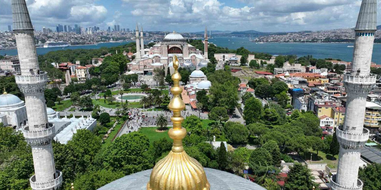 Ayasofya ve Sultanahmet'te çifte ezan geleneği: Etkilenip Müslüman olanlar var