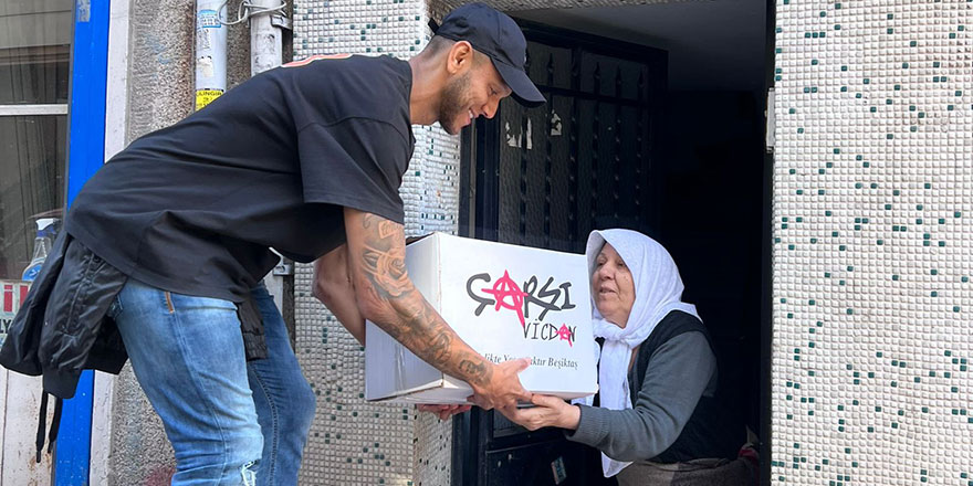 Beşiktaş'ın Brezilyalı futbolcusu Josef, Ramazan kolisi dağıttı