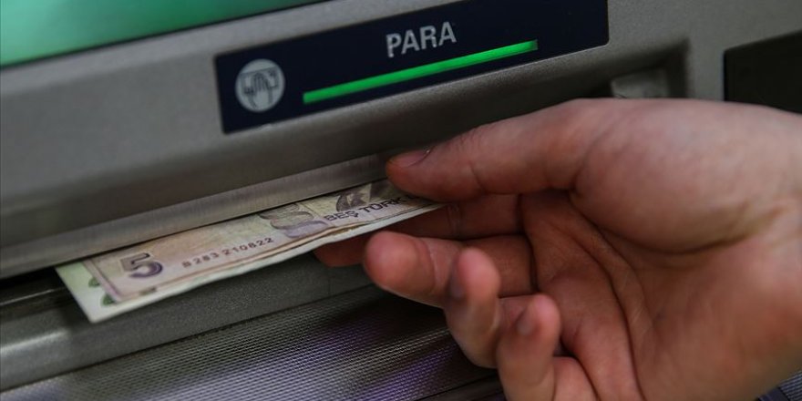 ATM'de unutulan 10 bin TL'yi bankaya teslim etti