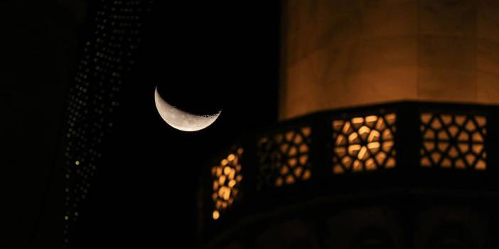 Başkentte hilal gökyüzünü süsledi