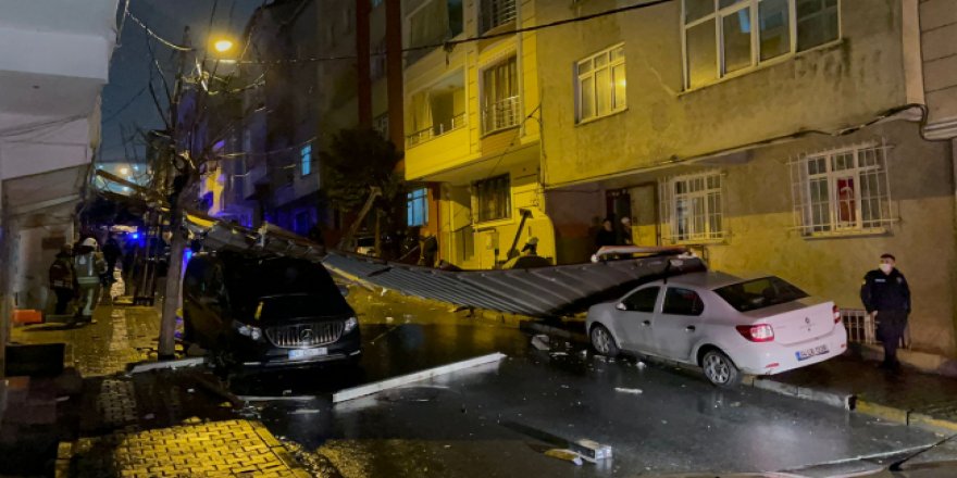 Fırtına esti çatılar uçtu, ağaç ve direkler devrildi