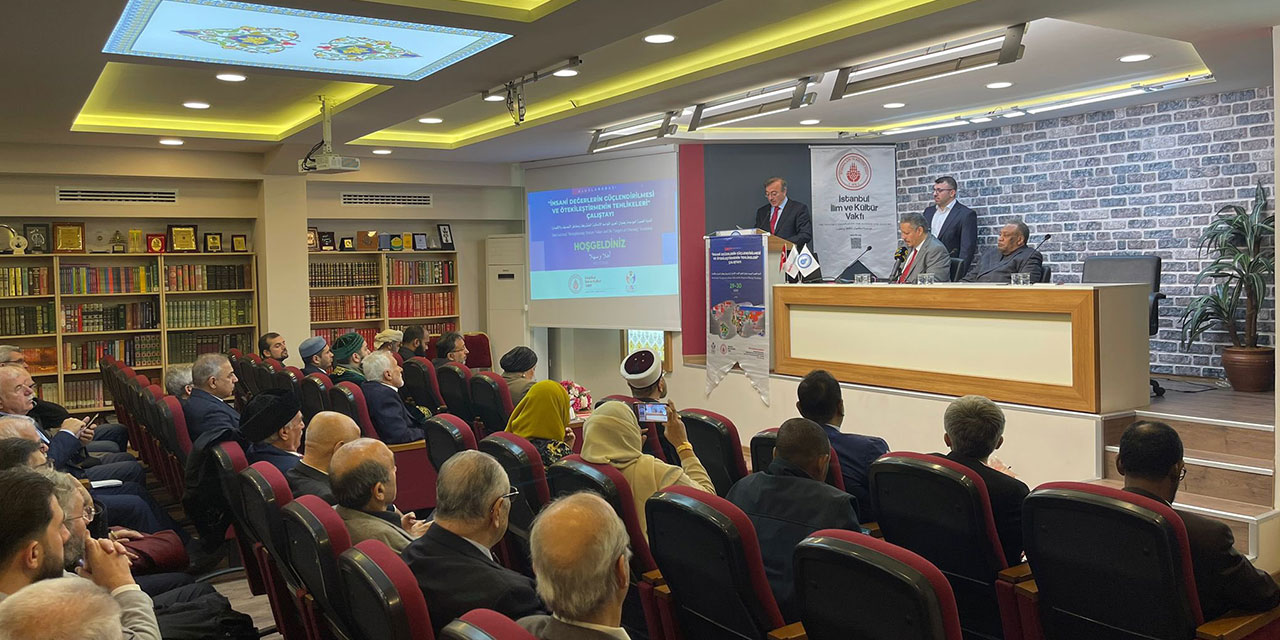 Bediüzzaman, Kur'an ve sünnet eczanesinden şifalı ilaçlar sunuyor