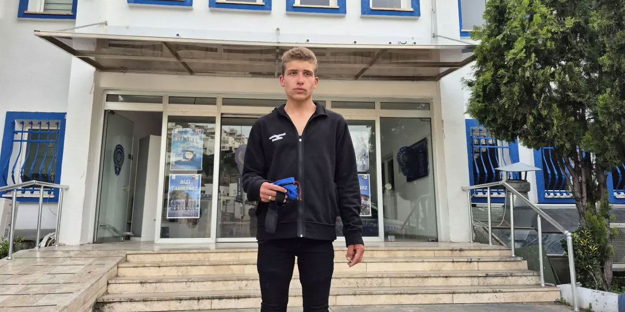 Kağıt toplayıcısı çöpte bulduğu 300 bin liralık altını polise teslim etti