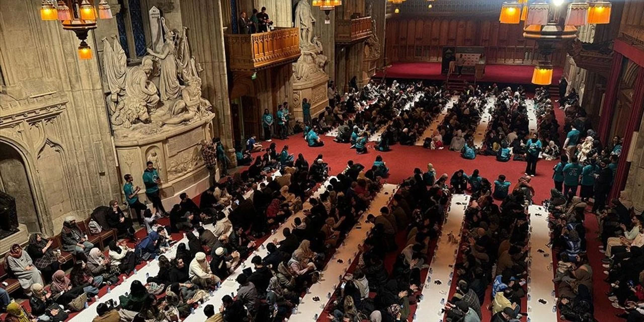 Londra'nın tarihi Guildhall binasında iftar programı düzenlendi