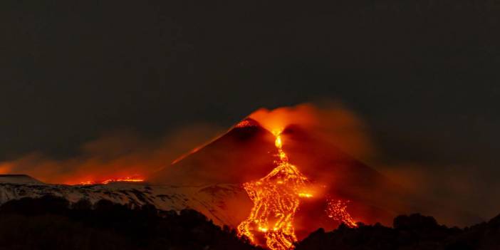 Etna Yanardağı'nda volkanik hareketlilik devam ediyor
