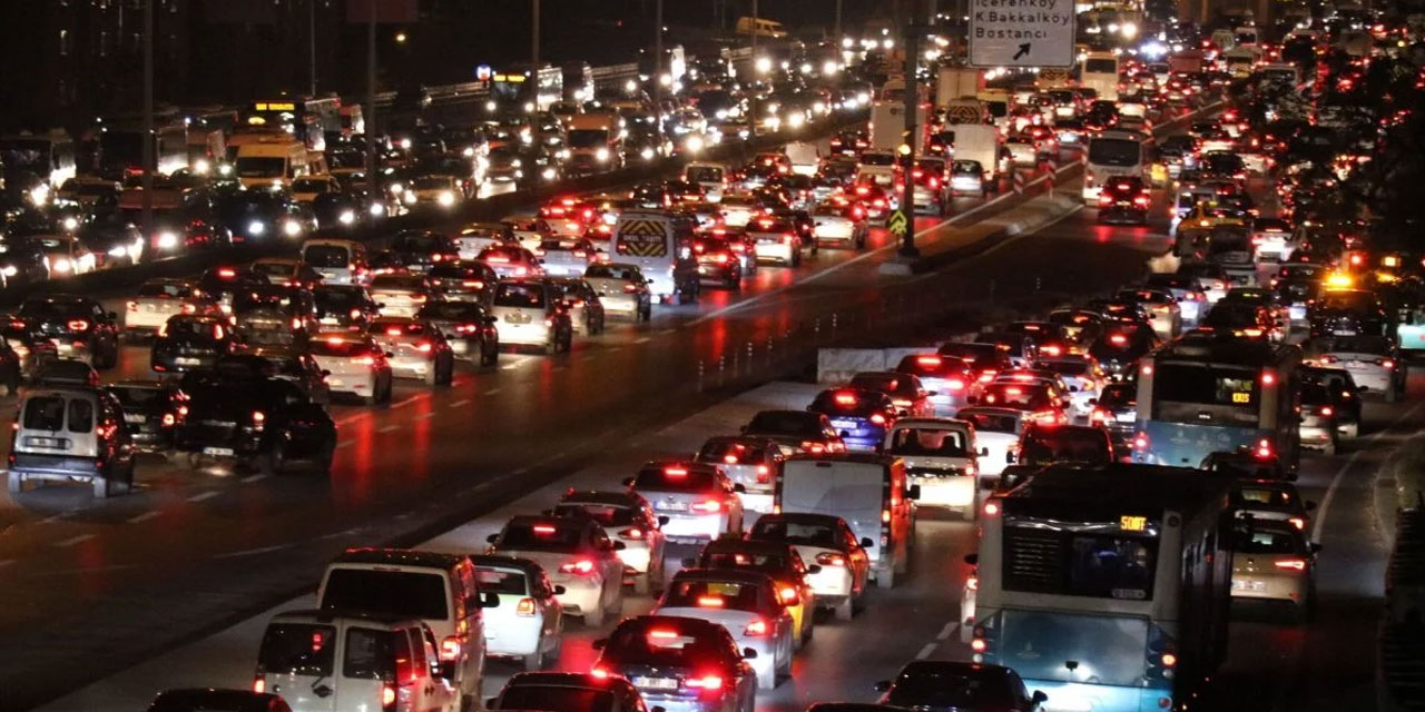 İstanbul, trafik yoğunluğunda dünya birincisi: Her sürücü yılda 105 saat kaybediyor