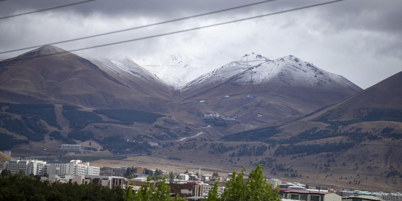 Erzurum yılın ilk beyaz rahmetiyle buluştu