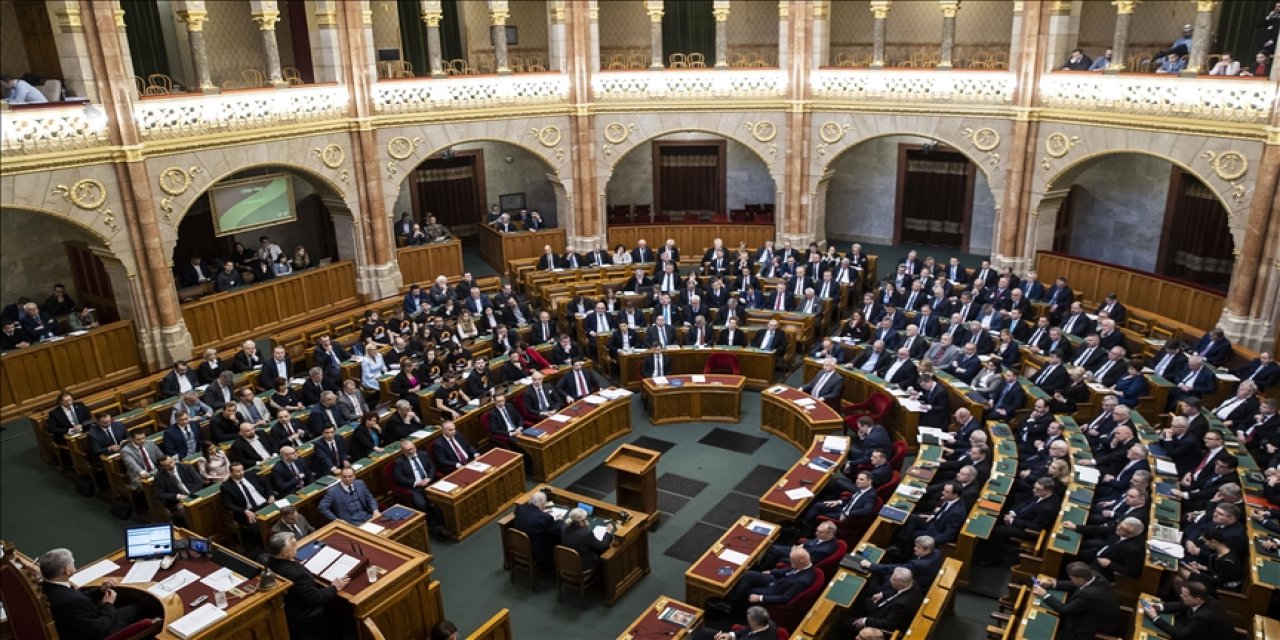 Macaristan da sapık LGBT'yi yasakladı