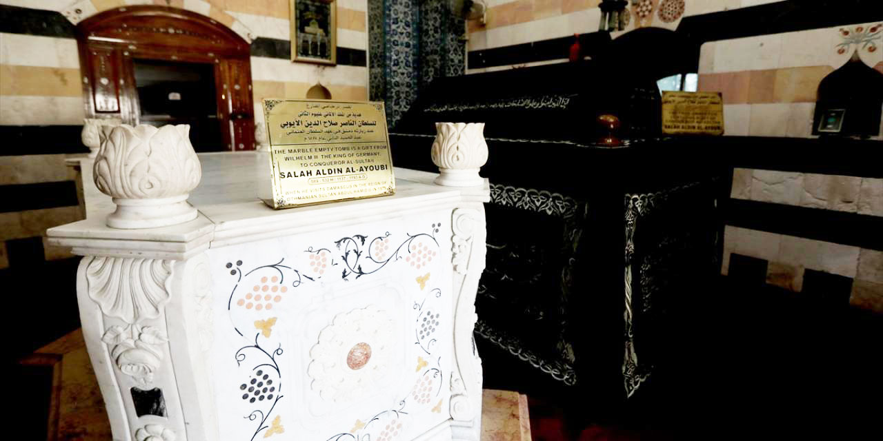 Şam'da 'Kudüs fatihi' Selahaddin Eyyubi Türbesi ziyaretçi akınına uğruyor