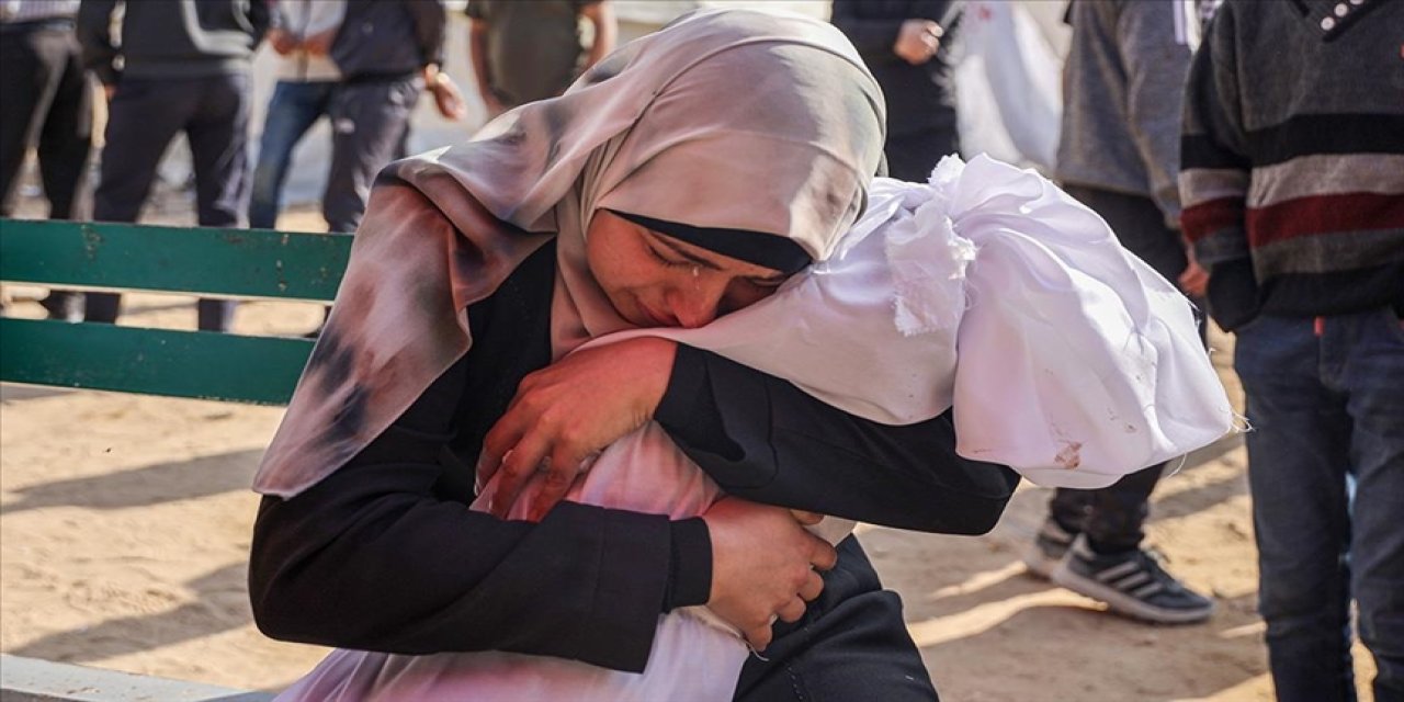 Gazze'de bugüne kadar 21'i çocuk 24 Filistinli soğuktan vefat etti