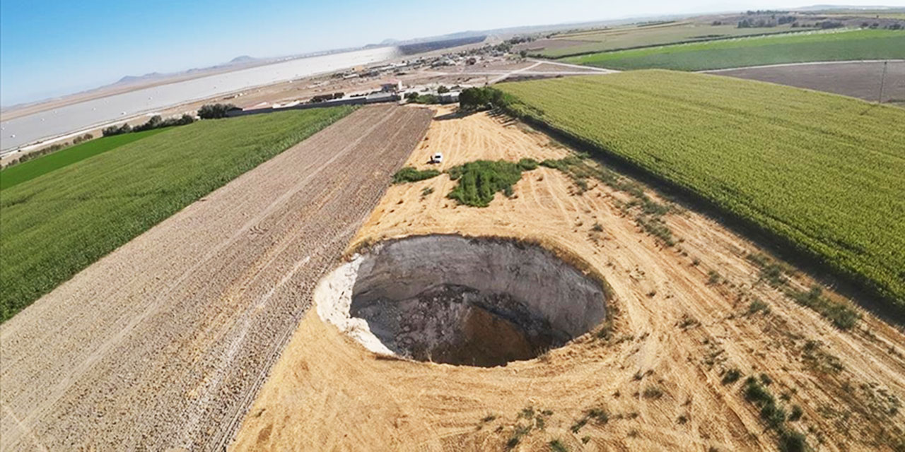 Konya'da 40 metre derinliğinde 50 metre çapında yeni bir obruk daha