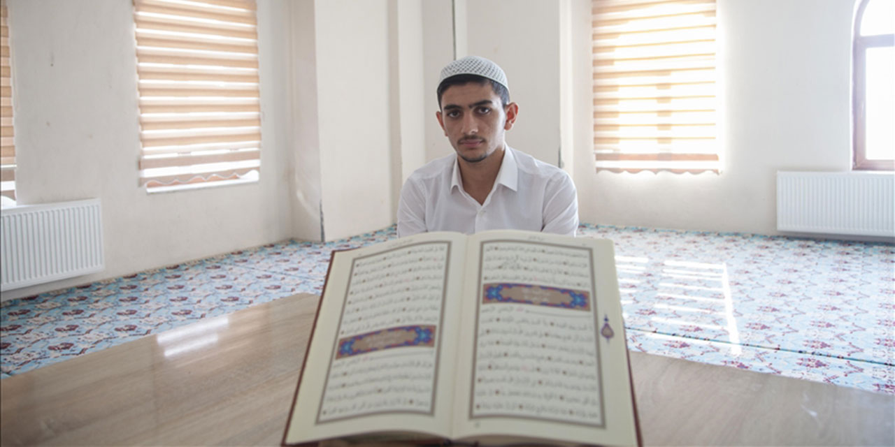 17 yaşındaki liseli 61 günde Kur'an'ı ezberledi