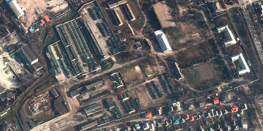 Uydu görüntülerine göre Rusya hala Ukrayna sınırına askeri yığınak yapıyor