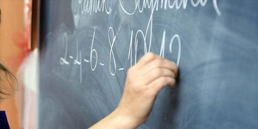 Tayini çıkan öğretmenin peşinden gittiler