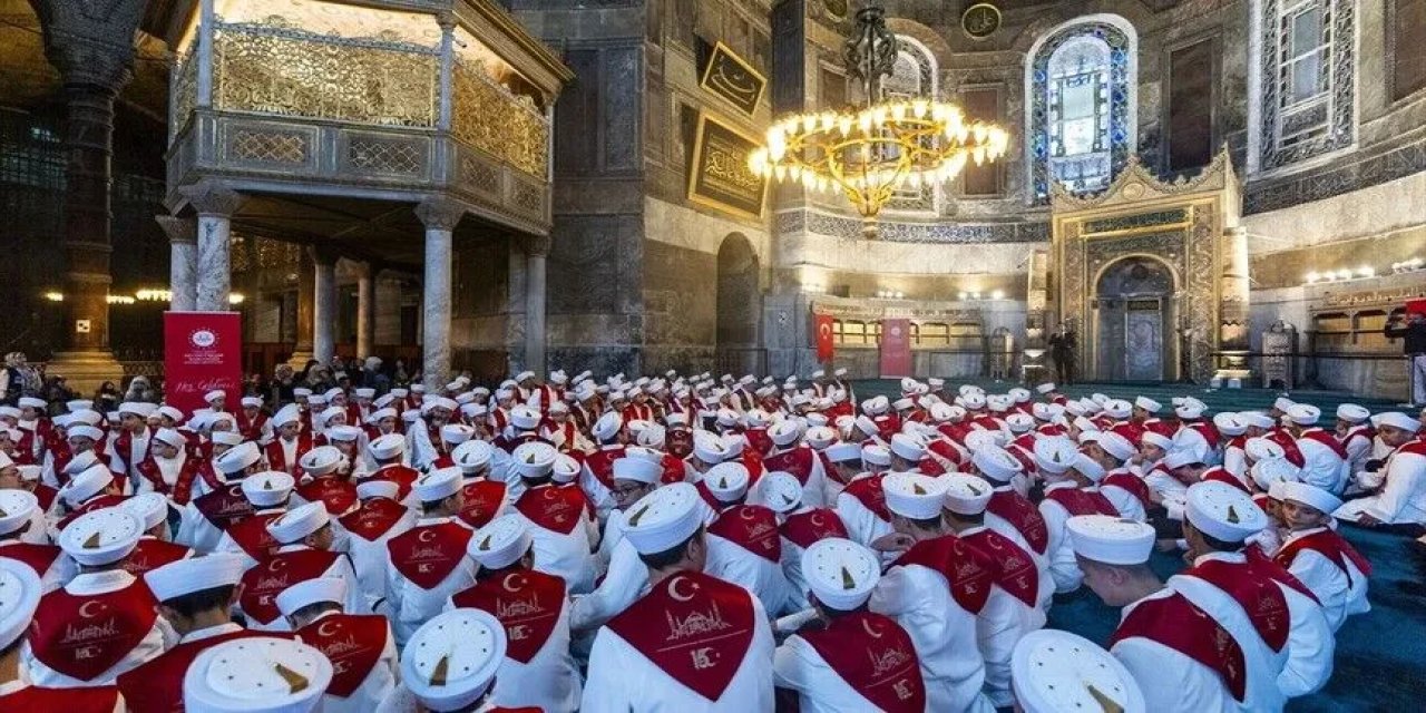 Ayasofya-i Kebir Camii'nde 15 Temmuz şehitleri için 253 hafızla hatim yapıldı