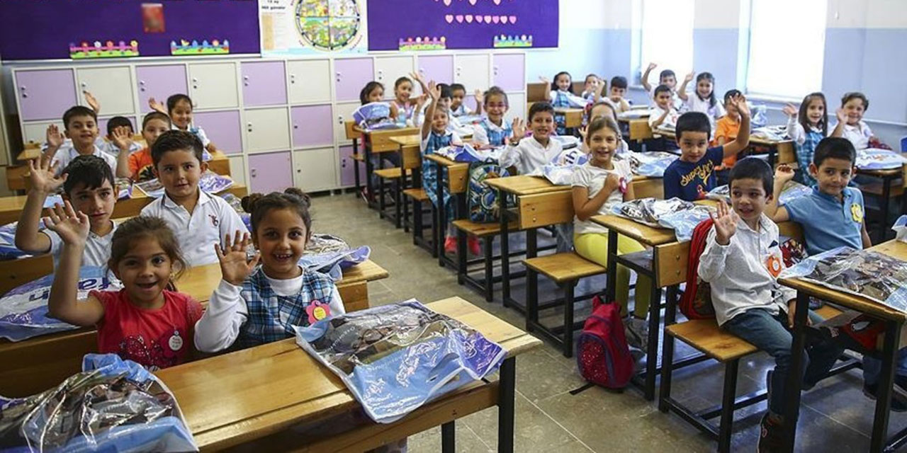 Allah zihin açıklığı versin: 19 milyon öğrenci bugün ders başı yaptı
