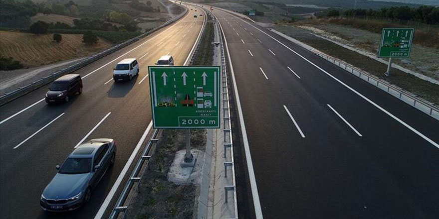 Otoyollarda otomobiller için yükseltilen hız sınırları belirlendi