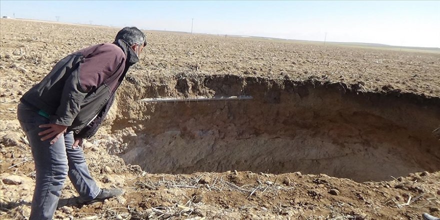 Konya'da 20 metre çapında, 12 metre derinliğinde obruk oluştu