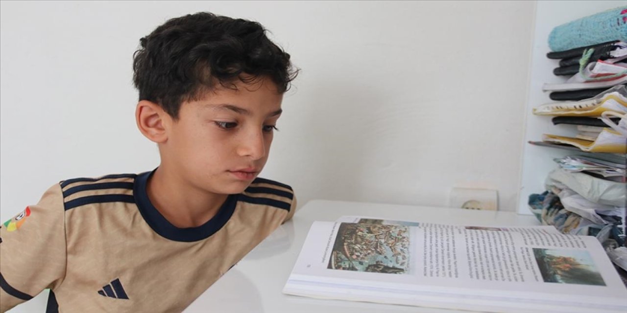 Köpeklerin saldırısında yaralanan 8 yaşındaki Burak sokağa çıkmaya korkuyor