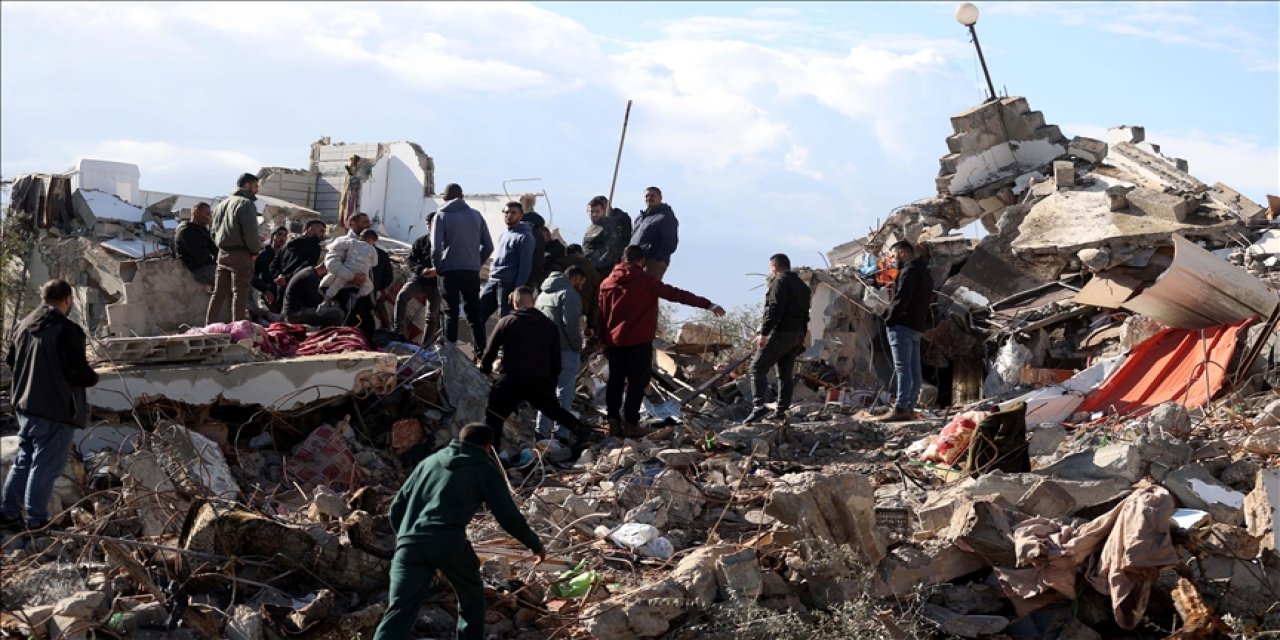 Katil israilin Batı Şeria'da gece yaptığı yıkım gündüz ortaya çıkıyor
