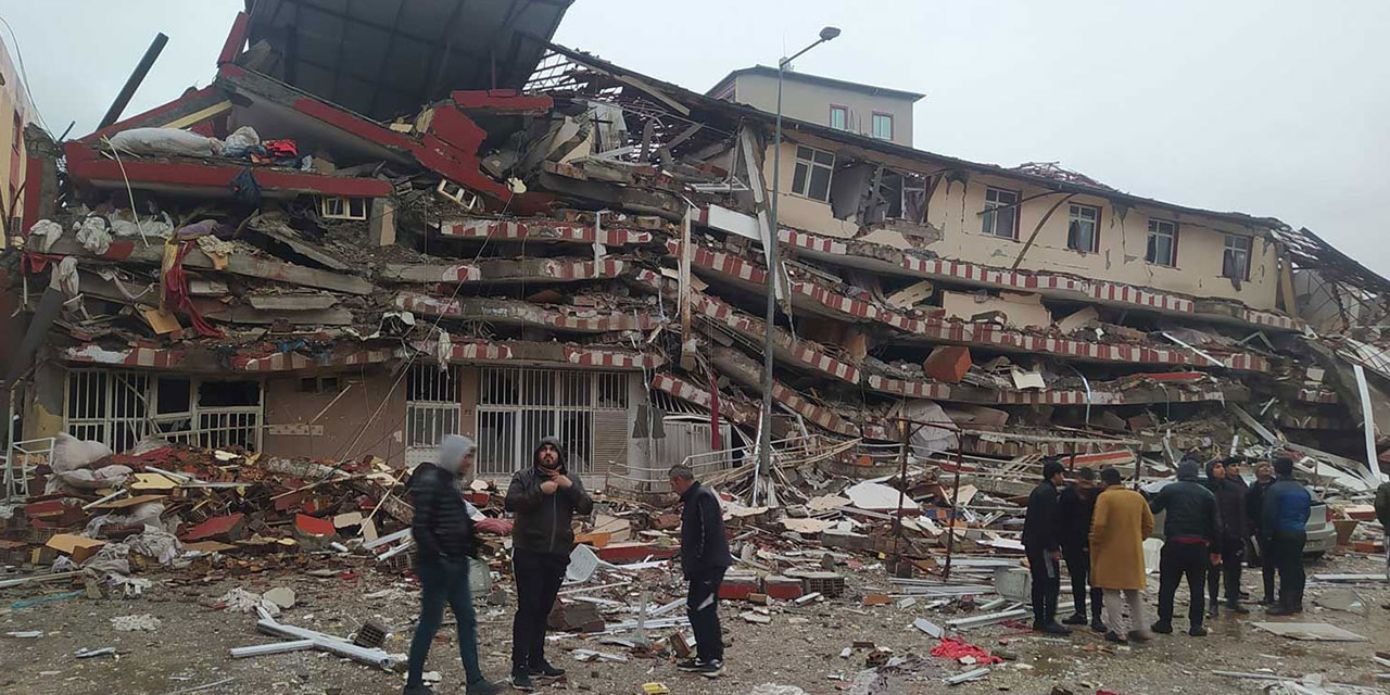 Depremde meydana gelen mal ve can zâyiatlarına iki farklı bakış