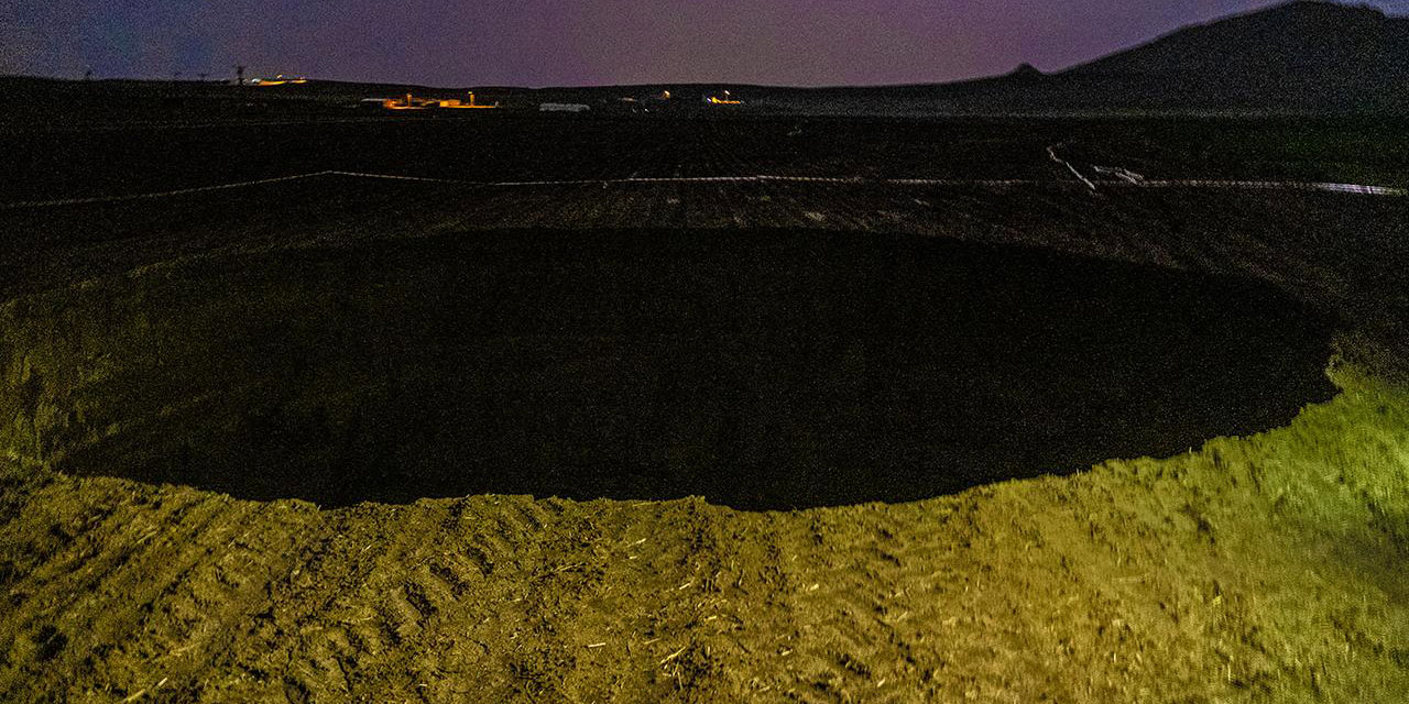 Konya'da 25 metre çapında, 15 metre derinliğinde obruk oluştu