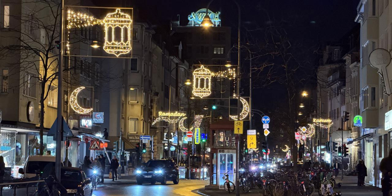 Almanya'da bazı şehirlerde ışıklarla süslenen caddeler ramazan boyunca aydınlatılacak