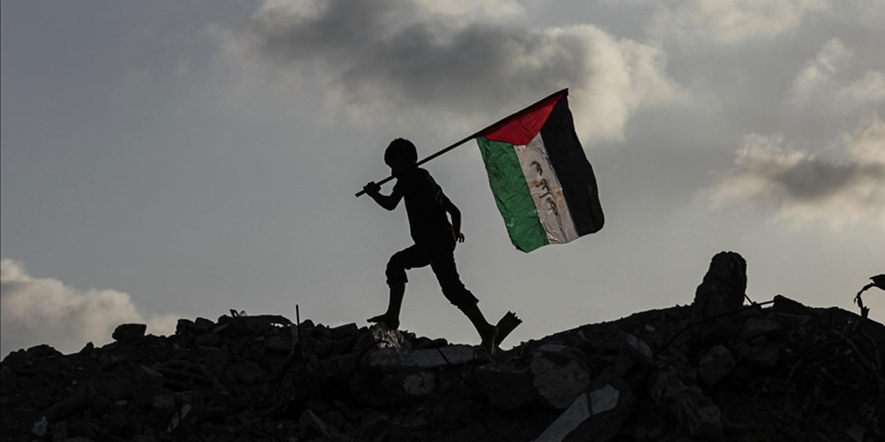 Gazze’de yerel radyolar, enkaz altından yeniden yayınlarına başladı