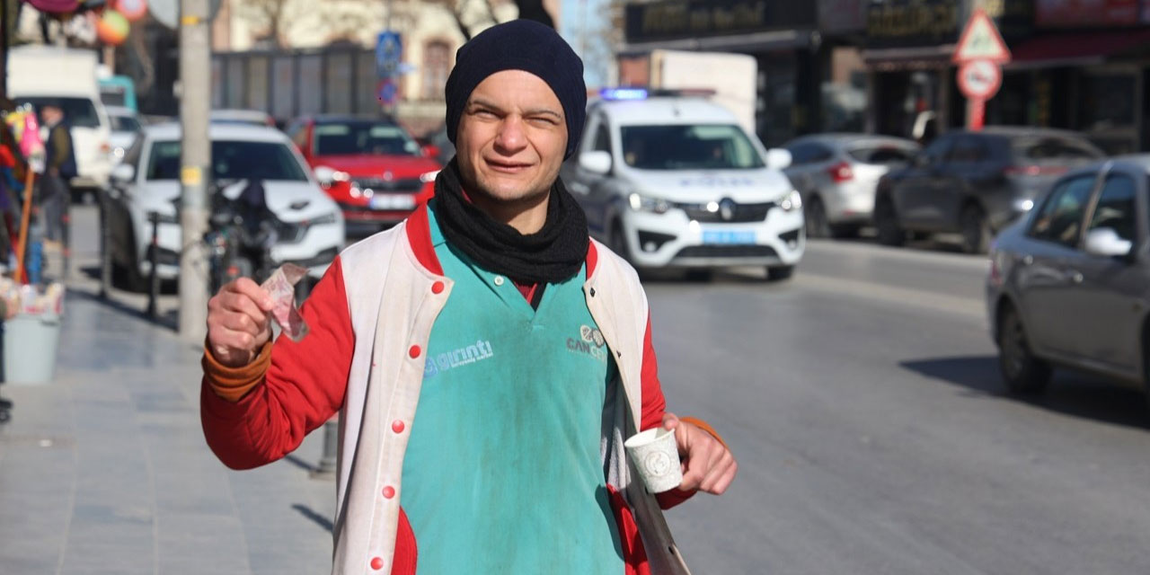 Açık sözlü dilencinin özgüveni ve iş aşkı tavan yaptı!