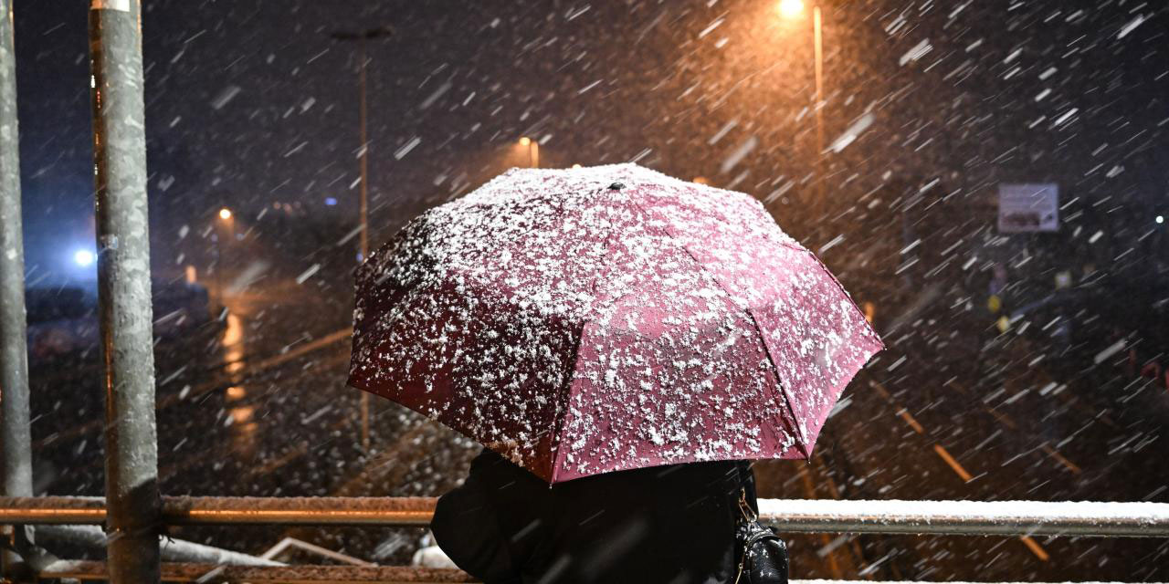 İstanbul'da yıllar sonra kasım ayında kar yağdırıldı