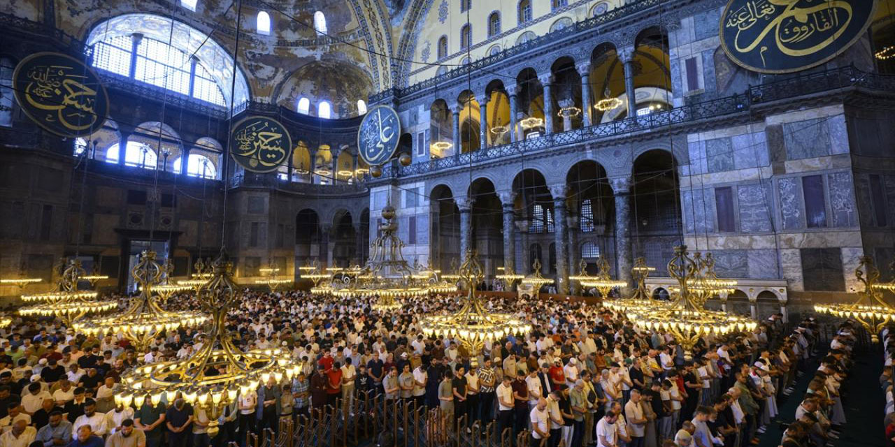 Ayasofya-i Kebir Cami-i Şerifi'nde cuma namazı