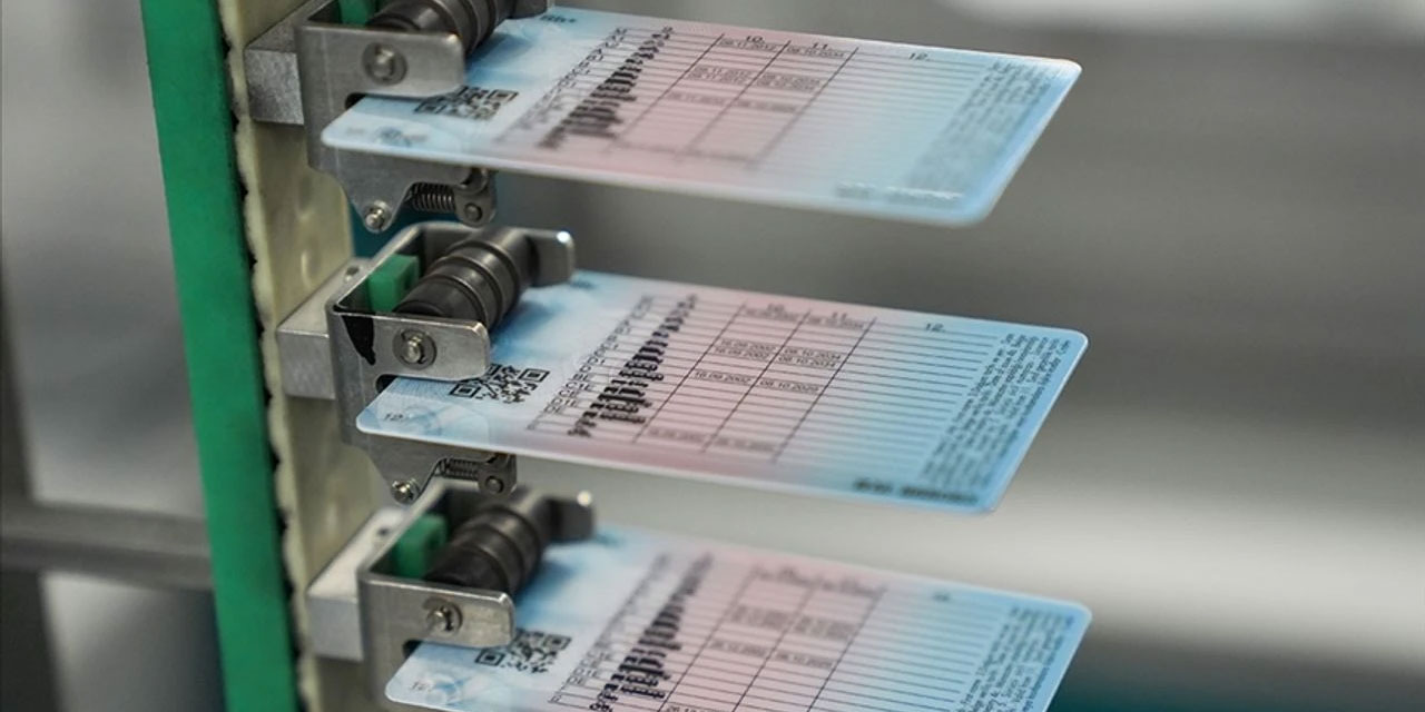 Eski tip 3,5 milyon ehliyet bir ay sonra geçerliliğini yitiriyor