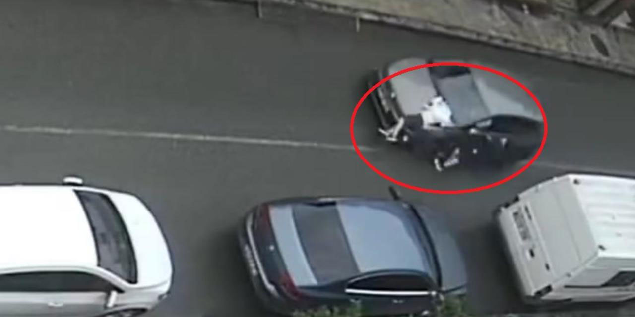 Köpekten kaçan iki çocuğa araba çarptı