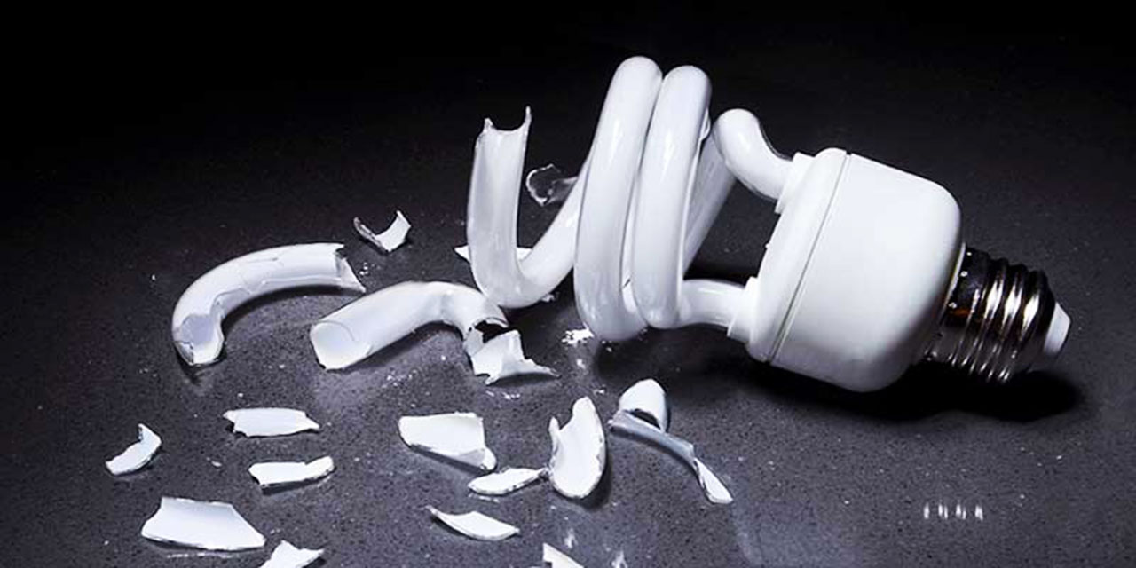 Kırılan tasarruflu ampulden çıkan cıva zehirliyor