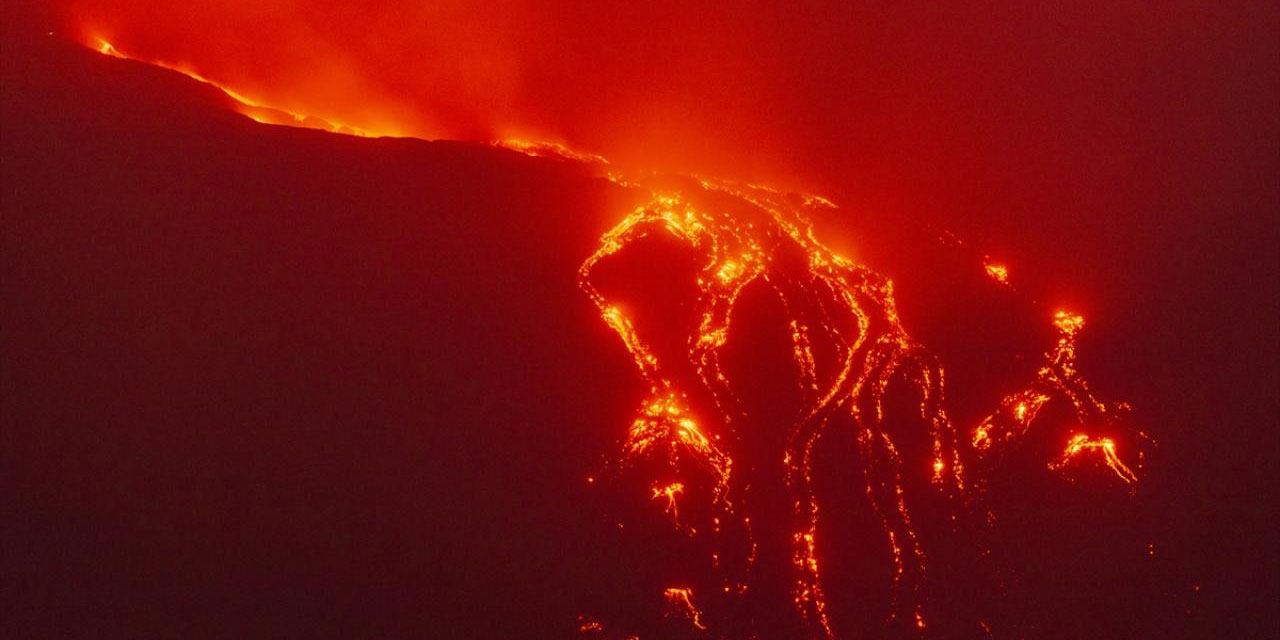 Subhanallah! Etna Yanardağı yeniden ateş püskürdü